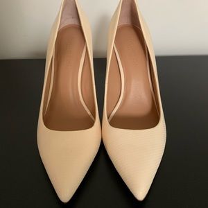 Halston Heritage Shoes Size/8 Color/Ivory